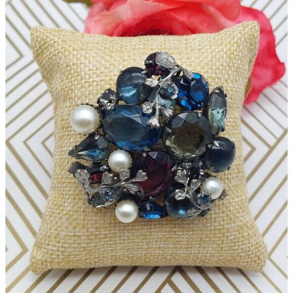 Vintage Mid Century Rhinestone & Faux Pearl Brooch Pin Silver Tone Floral 2" - Picture 1 of 8